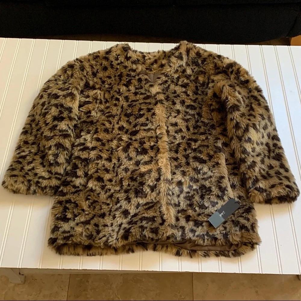 NWT-Schritt Faux Leopard Fur Coat.